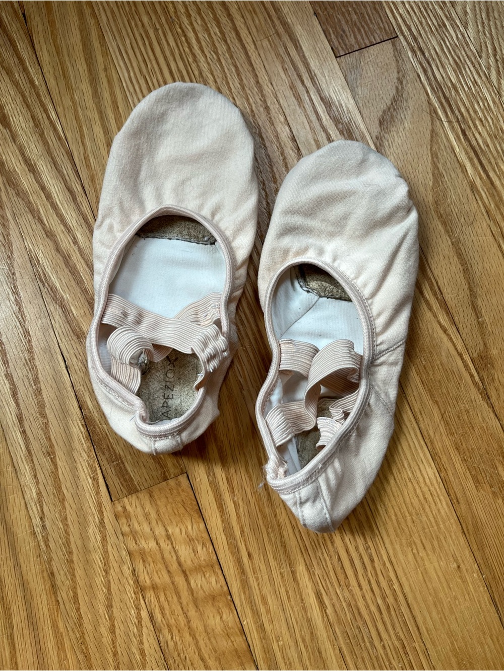 Capezio Kids Ballet Shoes in Light Pink - size 5M